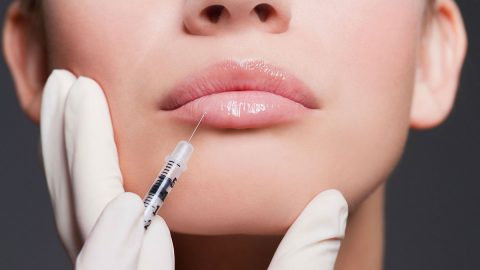 كل ما يجب أن تعرفيه عن حقن فيلر الشفاه!