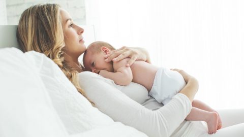 4 خطوات لاستعادة رشاقتك كاملة بعد الولادة!