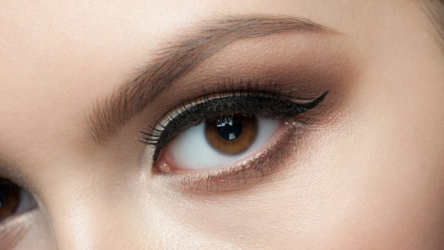 بالصور: صيحات مكياج عيون تجتاح خريف 2020