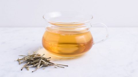 5 فوائد جمالية لزيت الشاي الأبيض.. تعرفي إليها