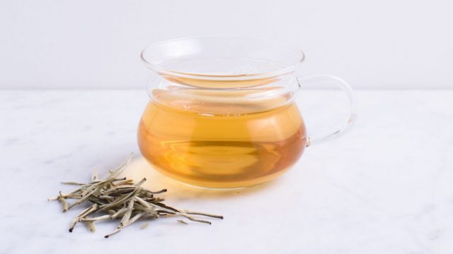 5 فوائد جمالية لزيت الشاي الأبيض.. تعرفي إليها