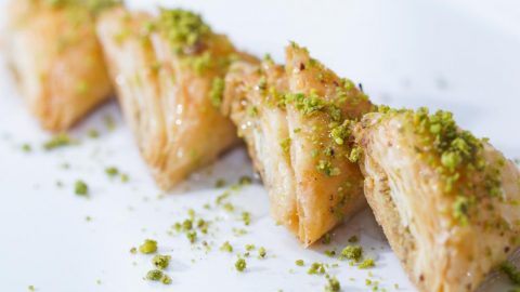 خطوات تجهيز بقلاوة بالجبن