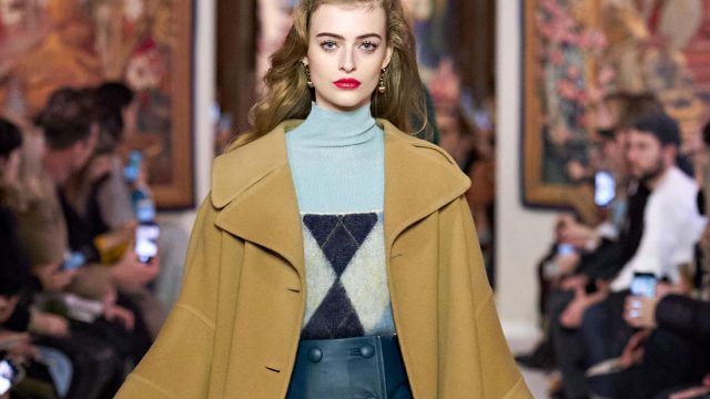 للمحجبات: موديلات معاطف ماكسي تراند لشتاء 2021