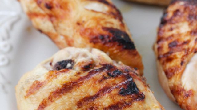 كيفية إعداد دجاج مشوي بالتتبيلة الحارة