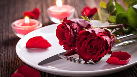 5 أفكار ديكور رومانسية لتزيين طاولة العشاء بمناسبة الفالنتاين