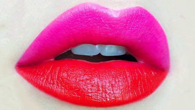 4 حيل لتثبيت أحمر الشفاه عند ارتداء الكمامة!