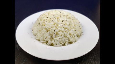 خطوات تجهيز أرز مفلفل بالزبدة