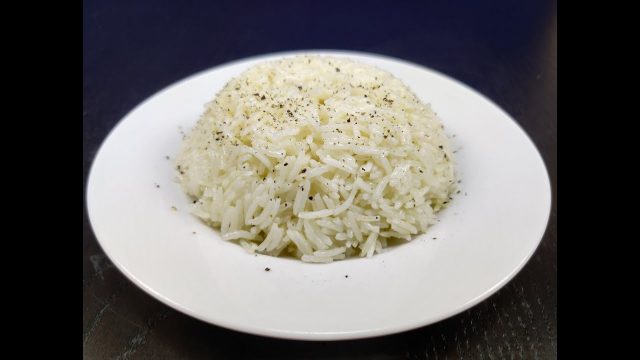 خطوات تجهيز أرز مفلفل بالزبدة