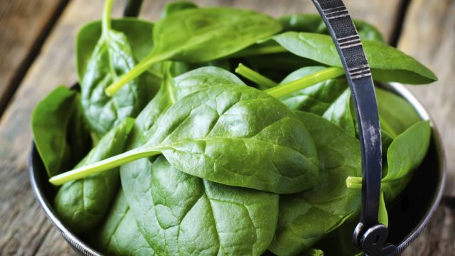 6 فوائد جمالية لتناول السبانخ.. تعرفي إليها معنا!
