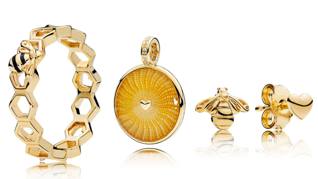 بالصور: أجمل موديلات المجوهرات بمناسبة عيد الأم