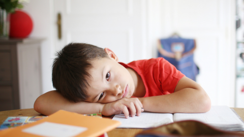 علامات الإرهاق وأنواعه عند الأطفال