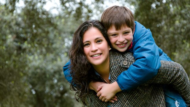 كل ما يجب أن تعرفيه عن الطفل سريع التأُثر بالآخرين!