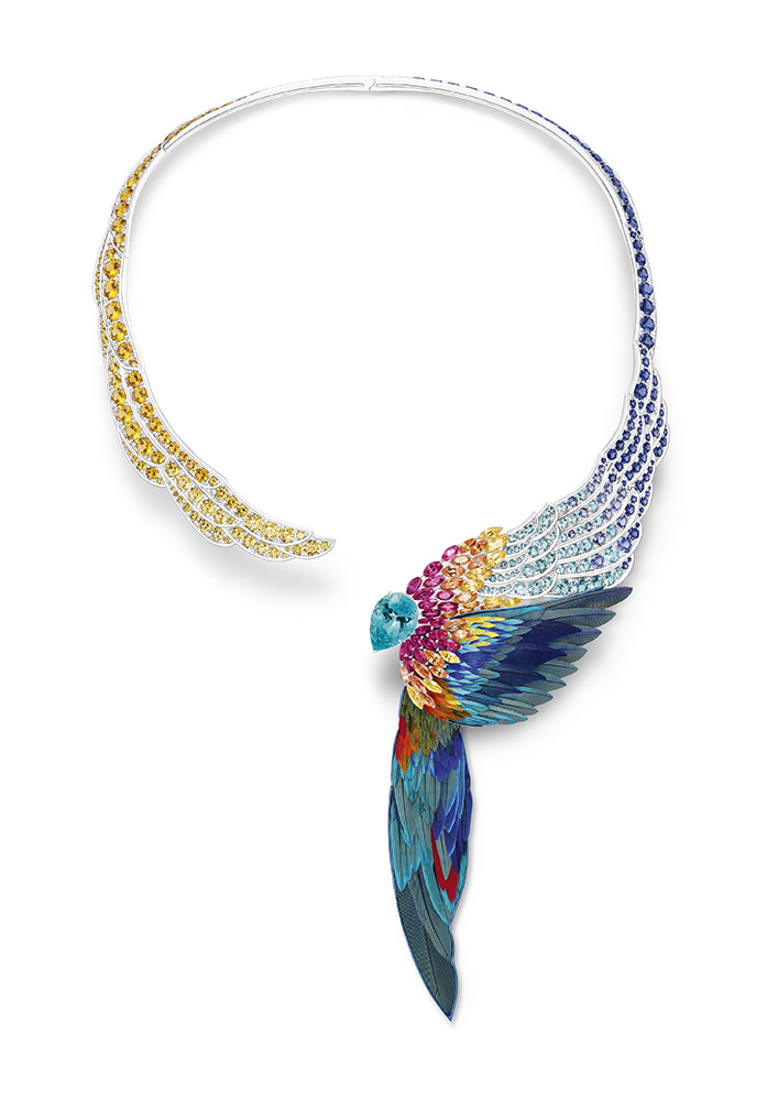 قلادة من مجموعة Wings Of Light لـPiaget