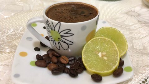 3 فوائد صحية لمشروب القهوة بالليمون