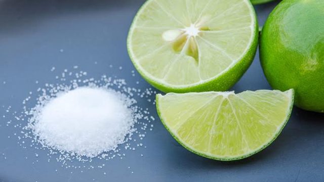 تعرفي على الفوائد الصحية والمنزلية لملح الليمون