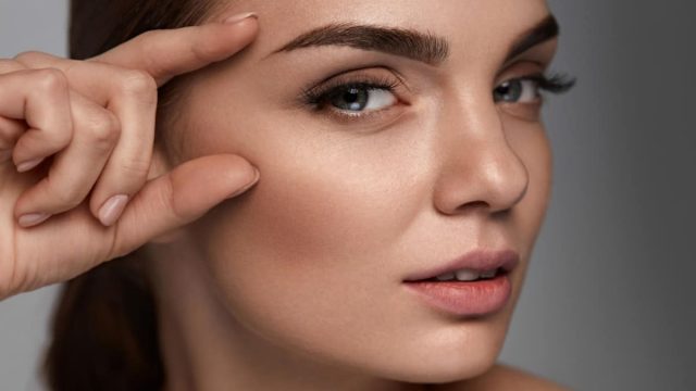 تملكين حواجب رفيعة؟ اكتشفي طريقة رسمها بشكل عريض كالمحترفات