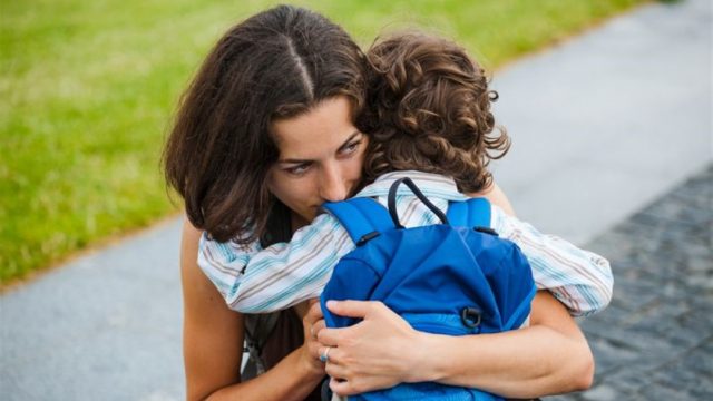 كل ما يجب أن تعرفيه عن قلق الانفصال عند الأطفال