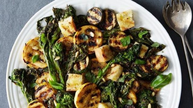 كيفية تجهيز سلطة الكوسا بجبن الفيتا