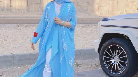 5 أفكار لتنسيق العباية مع البنطلون بأسلوب أنيق