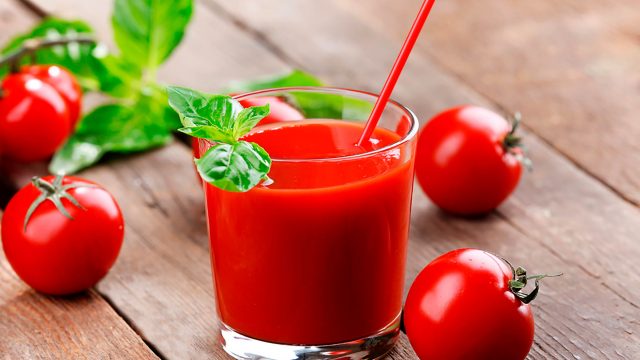 6 فوائد صحية وجمالية لتناول عصير الطماطم!