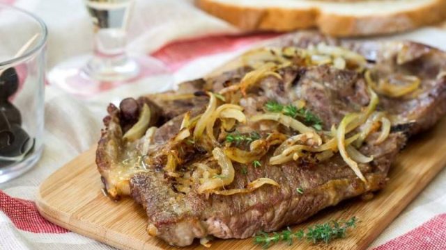 كيفية إعداد ستيك بالبصل المكرمل