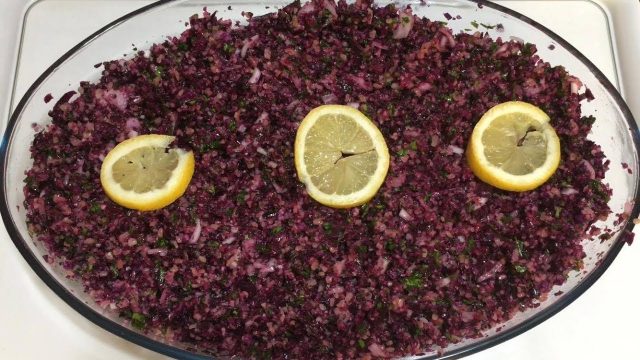 كيفية تجهيز تبولة الملفوف الأحمر