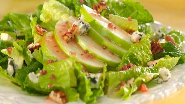 خطوات تجهيز سلطة الخس بالتفاح للحمية