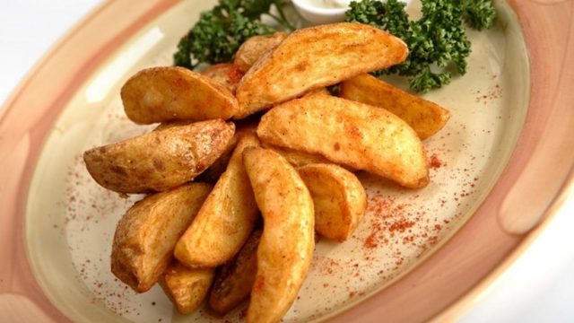 خطوات تجهيز بطاطس بالشطة