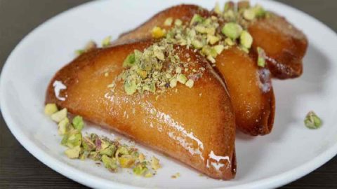 خطوات تجهيز قطايف بالفستق الحلبي