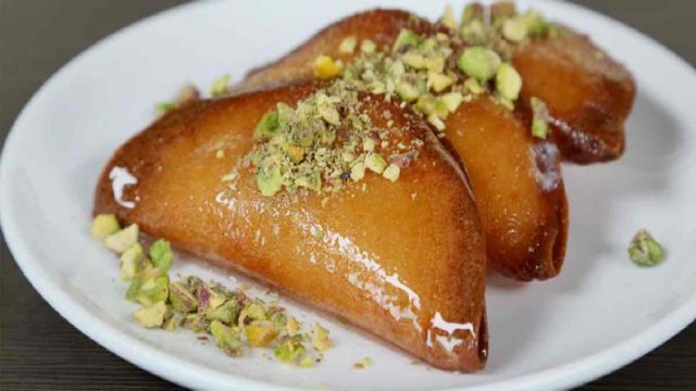 خطوات تجهيز قطايف بالفستق الحلبي