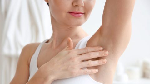 3 نصائح للتعامل مع التهاب الإبطين في فصل الصيف