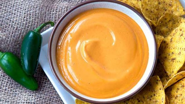 طريقة تجهيز صوص الجبنة الشيدر للتغميسة