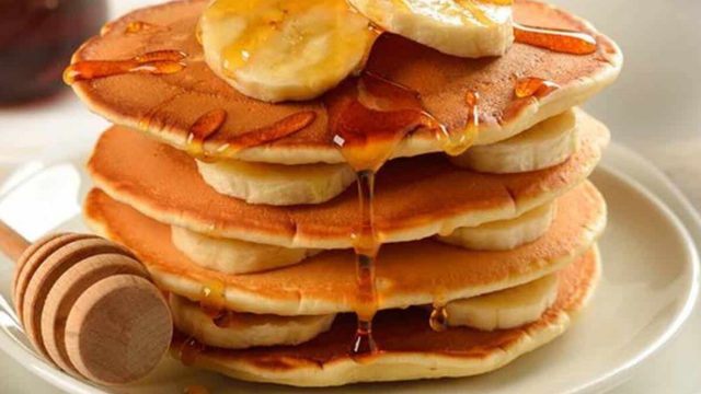 خطوات تجهيز عجينة البان كيك