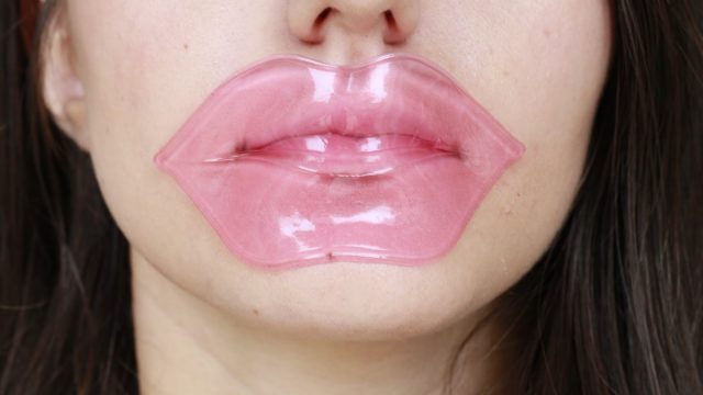 هل جربت أقنعة العناية بالشفاه من قبل؟