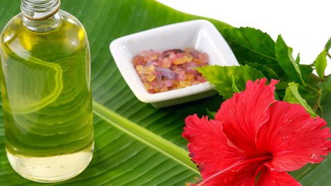 تعرفي على الاستخدامات الجمالية لزيت الكركديه