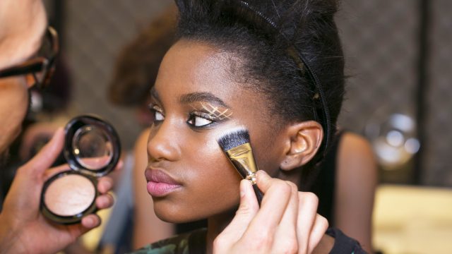 4 أخطاء مكياج ترتكبها السيدات كل صباح.. اكتشفي ماهي؟