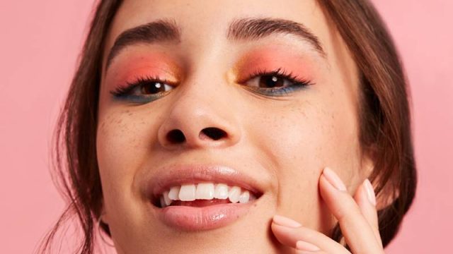 5 حيل سهلة لتثبيت المكياج طيلة يوم كامل.. جربيها