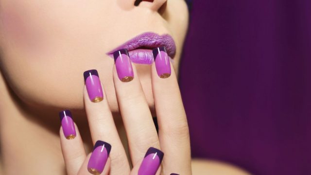 إليك طريقة إزالة الأظافر الأكريليك الصناعية