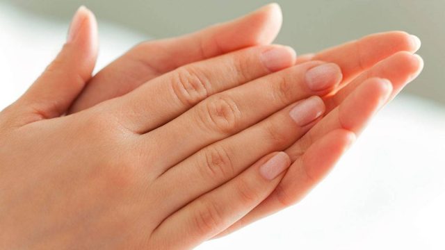جربي وصفات الليمون لتوحيد بشرة اليدين