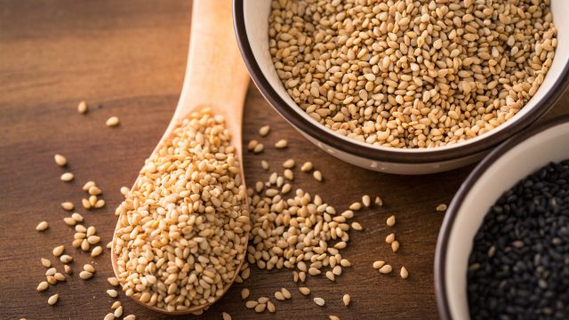 جربي وصفات بذور السمسم لعلاج النحافة نهائيا!