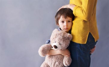 4 نصائح للإحاطة بالطفل عند وفاة أحد المقربين