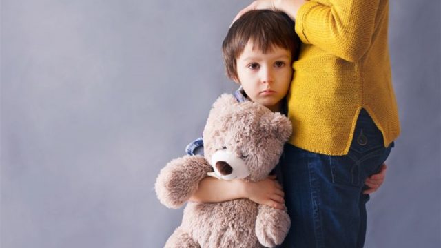 4 نصائح للإحاطة بالطفل عند وفاة أحد المقربين