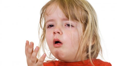 أعراض الإصابة بالسعال الديكي عند الأطفال