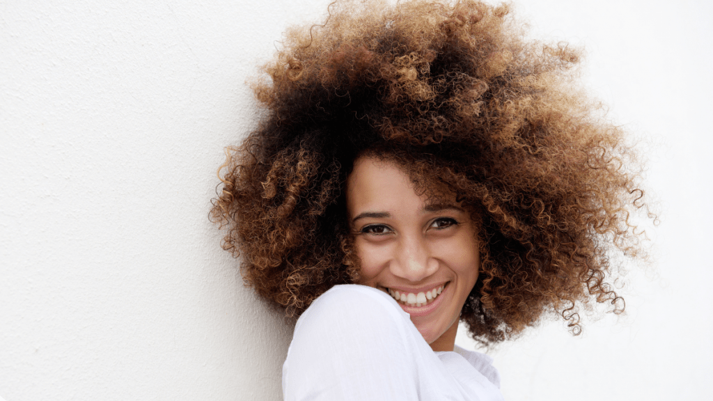 تعرفي على فوائد القراص السحرية للشعر