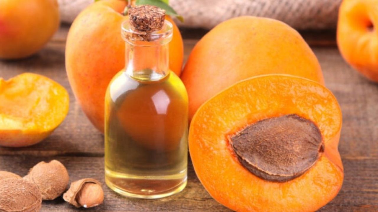 تعرفي على فوائد زيت المشمش للبشرة