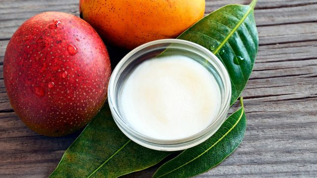 اعتني بجمال شعرك المجعد مع أقنعة زبدة المانجو