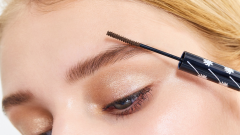 كل ما يجب أن تعرفيه عن ماسكارا الحواجب