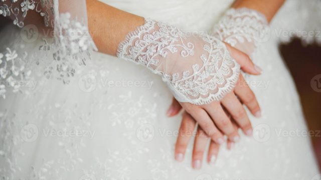 3 قواعد أساسية لاختيار قفازات الزفاف
