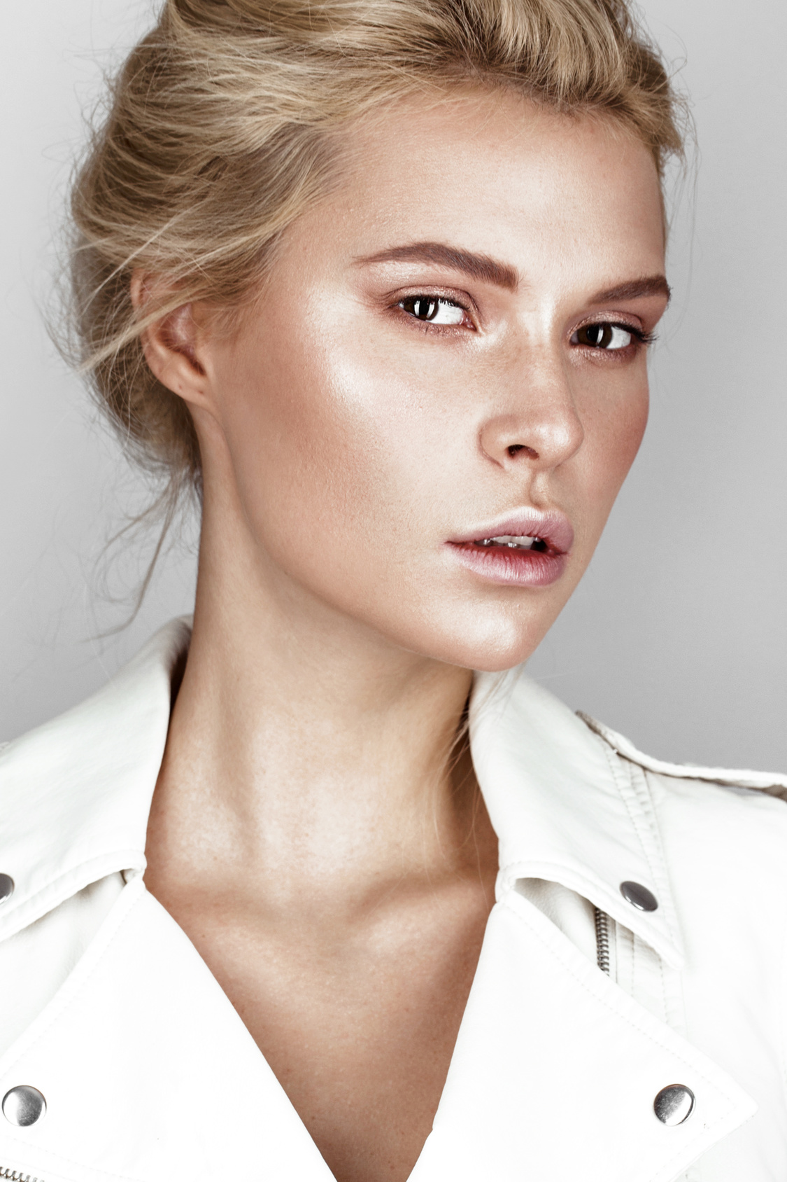 5 حيل لتحويل المكياج النهاري لمكياج سهرات بلمسات بسيطة! 