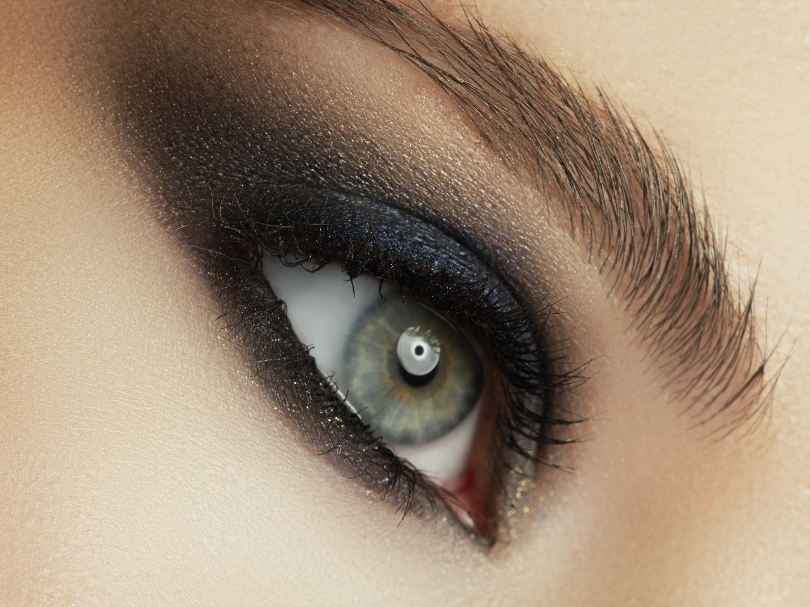 5 حيل لتحويل المكياج النهاري لمكياج سهرات بلمسات بسيطة! 